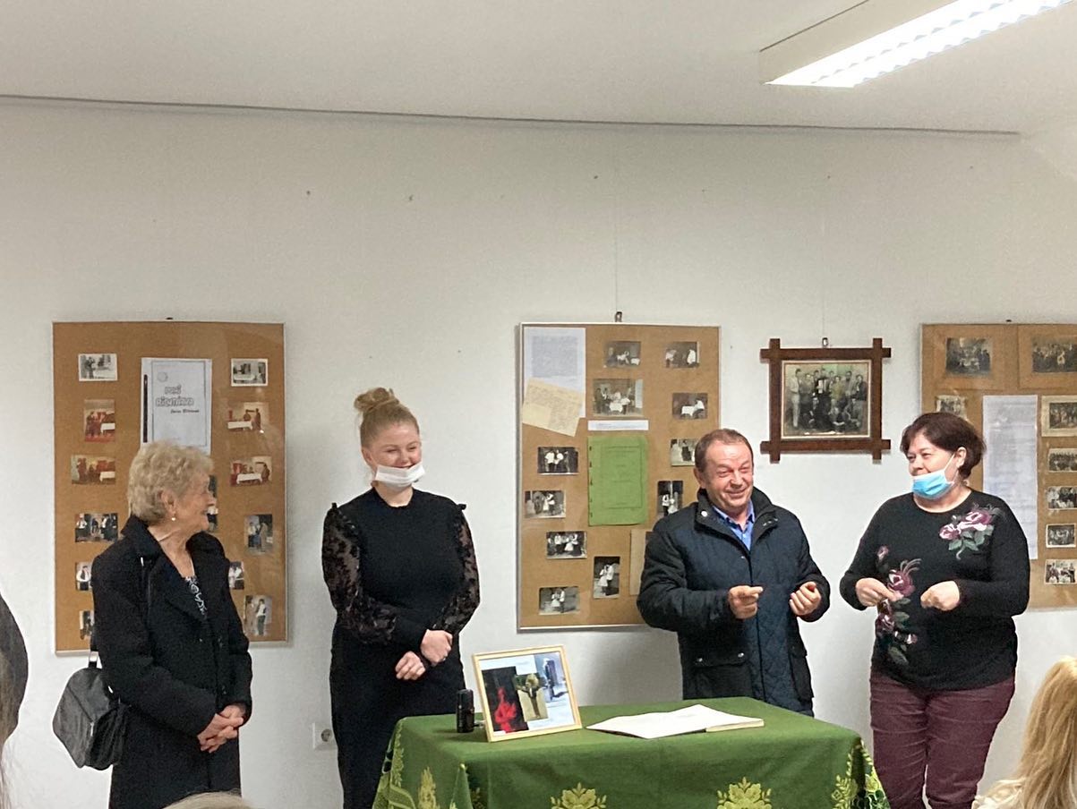 Výstava archívnych fotografií o činnosti divadelnej sekcie