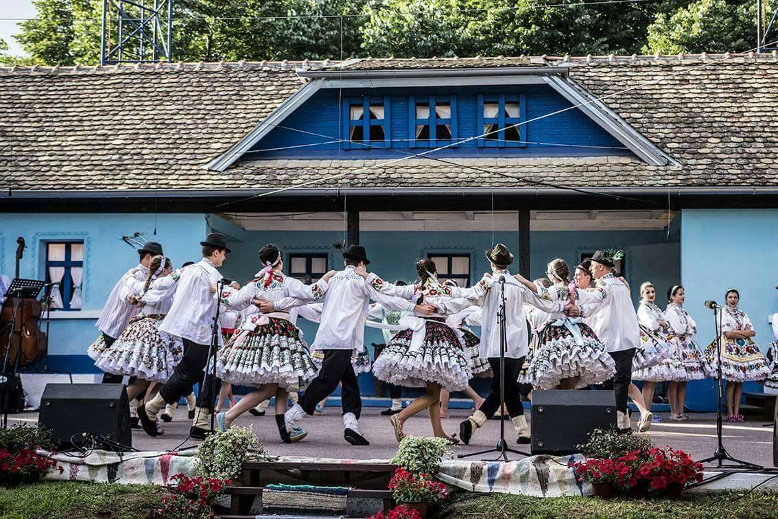 KUS Jána Kollára v Hložanoch – folklór na festivale „Tancuj, tancuj…”